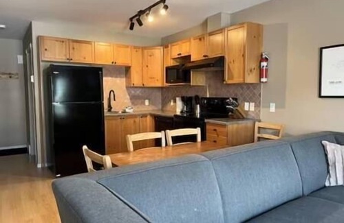East Kootenay Condo | Recently Updated 3 level Riverside Condo