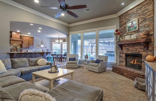Glenpool House | Recently Updated Home with outdoor grilling area and movie room