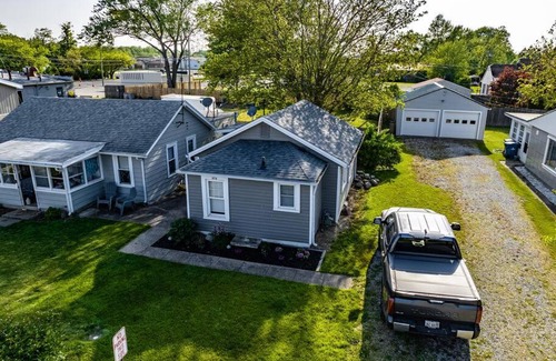 Vermilion House | Recharge and Reconnect Your cozy Vermilion nest