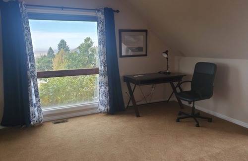 Bountiful House | Recharge in quiet mountain neighborhood! Great 180 views! Nearby hiking &skiing!
