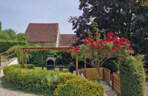 Lasson House | Recharge yourself in a small farm in the countryside with heated pool
