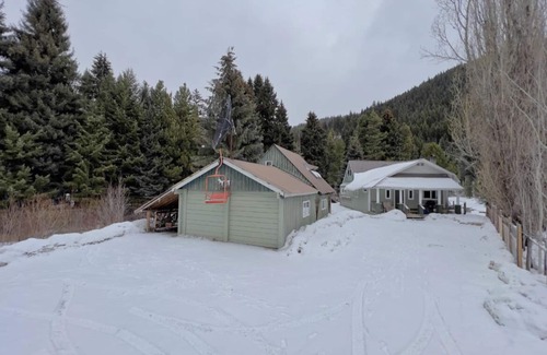 Okanagan-Similkameen Cabin | Reconnect by the river. To yourself, to nature, to loved ones.