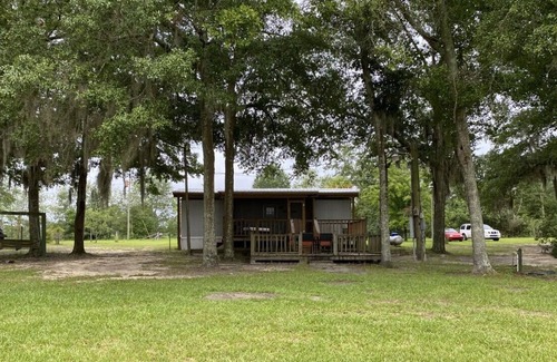 Sylvania House | Reconnect with nature, peaceful pond stay with outdoor kitchen & access to water