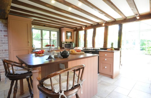 Bury St Edmunds Cottage | RECTORY FARM COTTAGE, ROUGHAM, pet friendly in Bury St Edmunds
