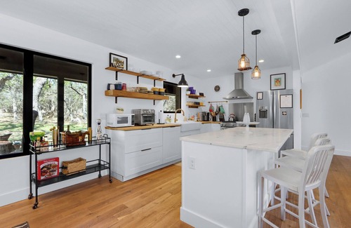 Wimberley House | Red Bird Cottage- Convenient 2/1 with Outdoor Space
