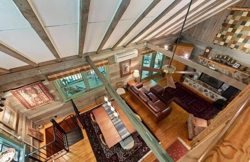Mentone Cabin | Red Bird Roost - Cozy log cabin on the Brow steps to downtown and Brow Park