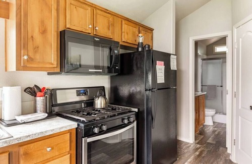 Stevenson Cabin | Red Bluff Cabin with Scenic Views at Maple Way Cabins