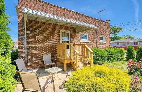 Garfield Heights Apartment | Red Brick Chalet-20 min to CCF/UH Main Campus & Downtown!