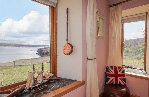 Colbost Cottage | RED CHIMNEYS COTTAGE, family friendly, with open fire in Dunvegan