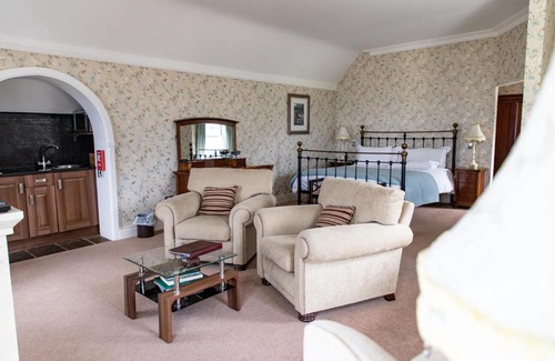 Spanish Point Hotel | Red Cliff Lodge