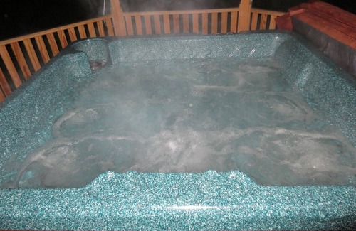 Mendon Apartment | Red Clover Inn Majestic King Suite near Killington