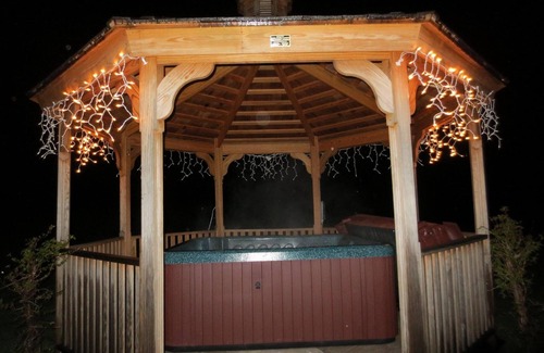 Mendon Apartment | Red Clover Inn Two Bedroom Suite near Killington