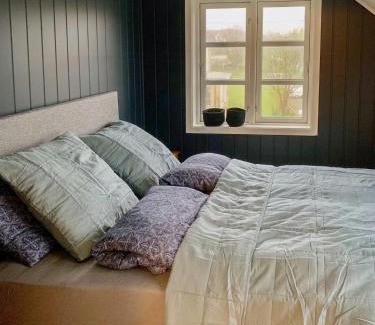 Laukvik House | Red Cottage By The Sea In Laukvika