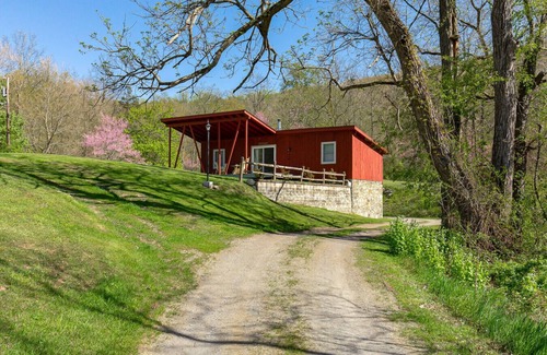 Fishkill House | Red Cottage - Lakeside Property!