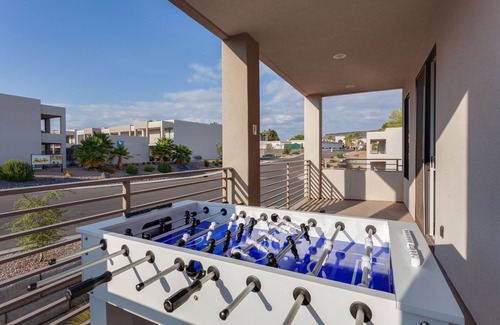 St. George House | Red Desert Loft Resort 37| Pickleball Courts, Foosball, Resort Pool with Waterslide & Jacuzzi!
