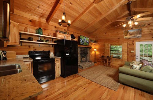 Townsend Cabin | Red Door cabin- romantic getaway near Great Smoky Mountains National Park