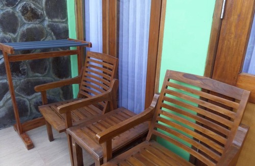 Ngadisari Bed & Breakfast | Red Double Bedroom near active volcano Bromo