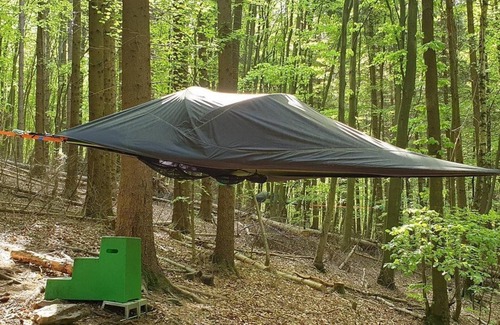 Solling Apartment | Red fir tree tent - Baumhaushotel Solling