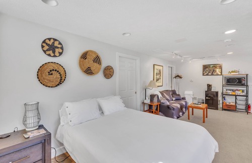 Victor Apartment | Red Fox Run Hideaway (1-Bedroom Apartment) by RedAwning