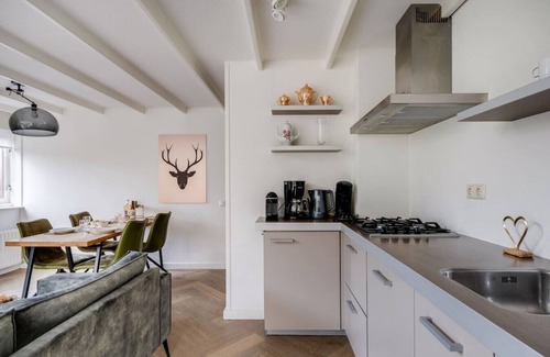 Zwiggelte House | Red Kite I Stylish Bungalow with Private Garden