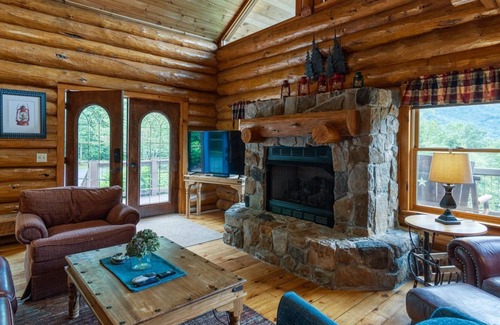 Sylva Cabin | Red Lantern Lodge includes free admission to attractions