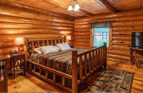 Sylva Cabin | Red Lantern Lodge includes free admission to attractions
