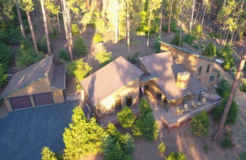Shaver Lake Cabin | Red Leaf Lodge- Mountain Retreat 5 Star!nCentral AC, Heating, Game room, Jacuzzi