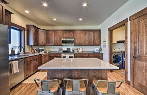 Red Lodge House | Red Lodge Mtn. View Cozy Home with hot-tub; 9 miles to RLM! New!