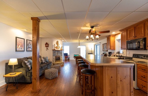 Frank House | Red Mountain Lodge - Sunrise and Sunset Mountain Views, Hot Tub, Pool Table