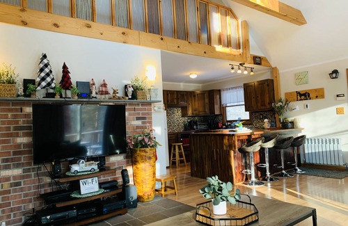 Pocono Pines House | Red Oak Cozy Chalet near Kalahari waterpark &15 min to Camelback ski resort🎿