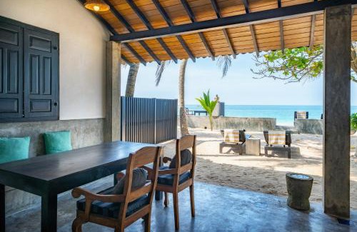 Hettimulla Villa | Red Parrot Beach Villa