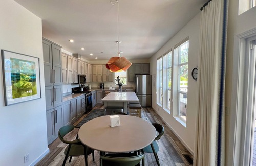 Santa Rosa House | Red Pepper Retreat-heated pool, hot tub,walk, hike and/or bike to Annadel Trail