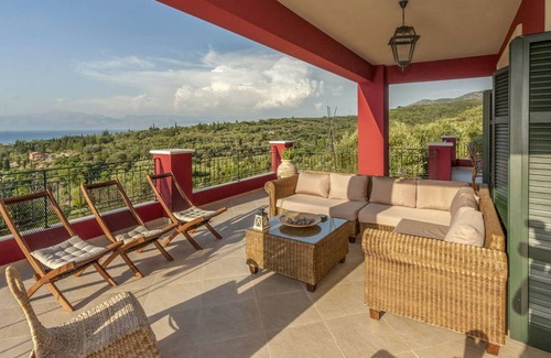 Sfakera Villa | Red Queen 5.1