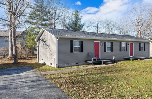 Stanton House | Red River Duplex - Unit 3 - 12 miles to the Gorge!