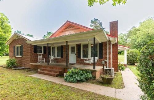 Morganton House | Red Robin Retreat - Near Lake James, NC
