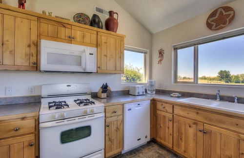 Moab South Valley House | Red Rock & Mountain Views, All the Comforts of Home, Community Pool & Hot Tub