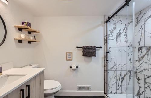 Applewood West House | Red Rocks Base 1BR Suite w Kitchenette