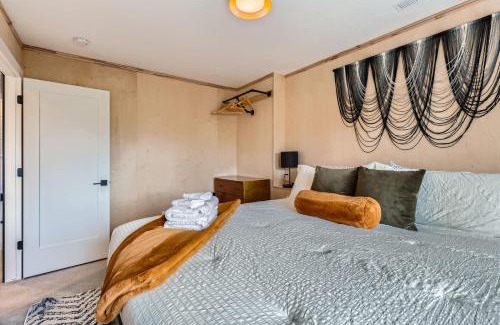 Applewood West House | Red Rocks Base 1BR Suite w Kitchenette