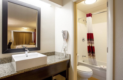 South Hills Hotel | Red Roof Inn PLUS+ Pittsburgh South - Airport