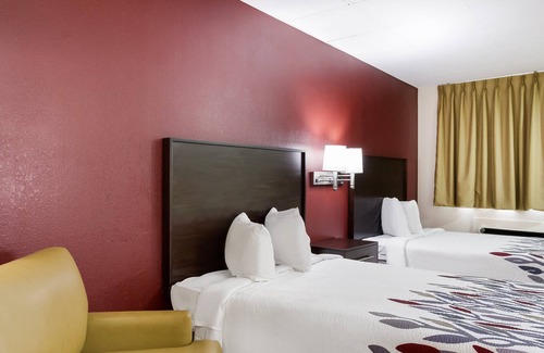 York Hotel | Red Roof Inn York Downtown