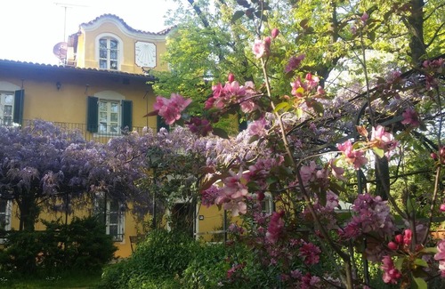 Piossasco Bed & Breakfast | Red Room at Villa Mirano Bed and BreakFast Piossasco - Turin - Piedmont