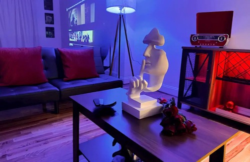 Charlotte House | Red room in Charlotte, themed house for adults