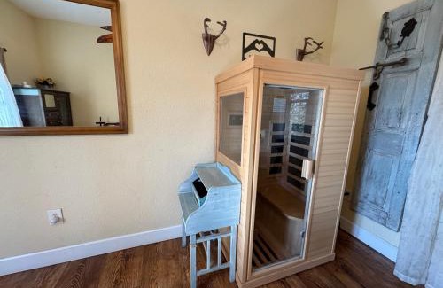 Franklin House | Red Rooster Family Cabin w/Hot Tub+Fire Pit+View