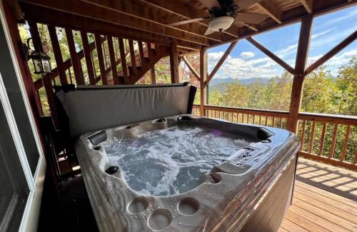 Franklin House | Red Rooster Family Cabin w/Hot Tub+Fire Pit+View