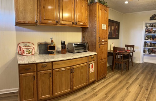San Angelo House | Red Rooster House - King & Queen bedrooms Easy access to all areas of the city