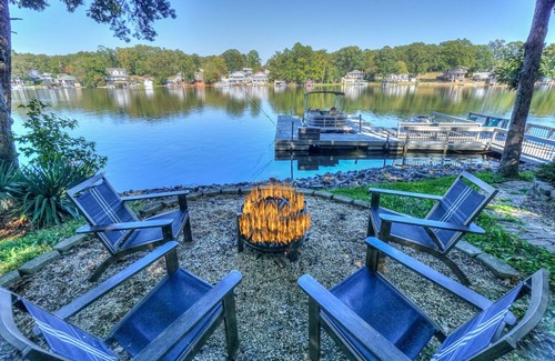 New London House | Red Sky Lake House - Tranquility at the lake!
