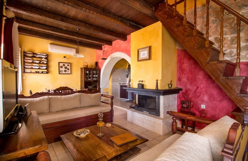 Samonas House | Red villa Fliskouni - 1 bedroom - 2 balconies - sea, mountain and pool view.