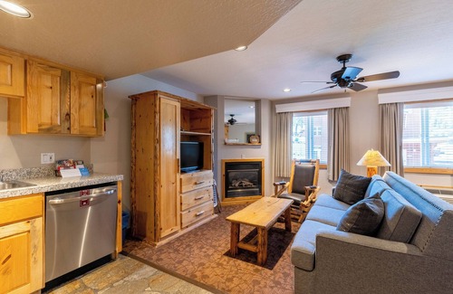Olympic Valley Condo | Red Wolf Lodge at Olympic Valley