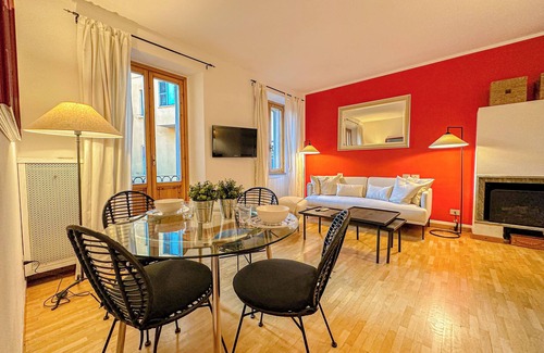 Guastalla Apartment | RED81 Suite - 10 min dal Duomo - 2 camere