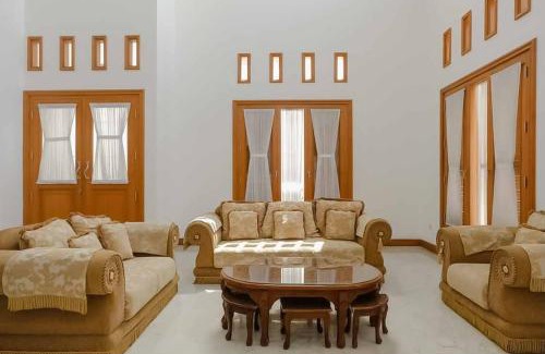 Malang Hotel | RedDoorz at Daffi Araya
